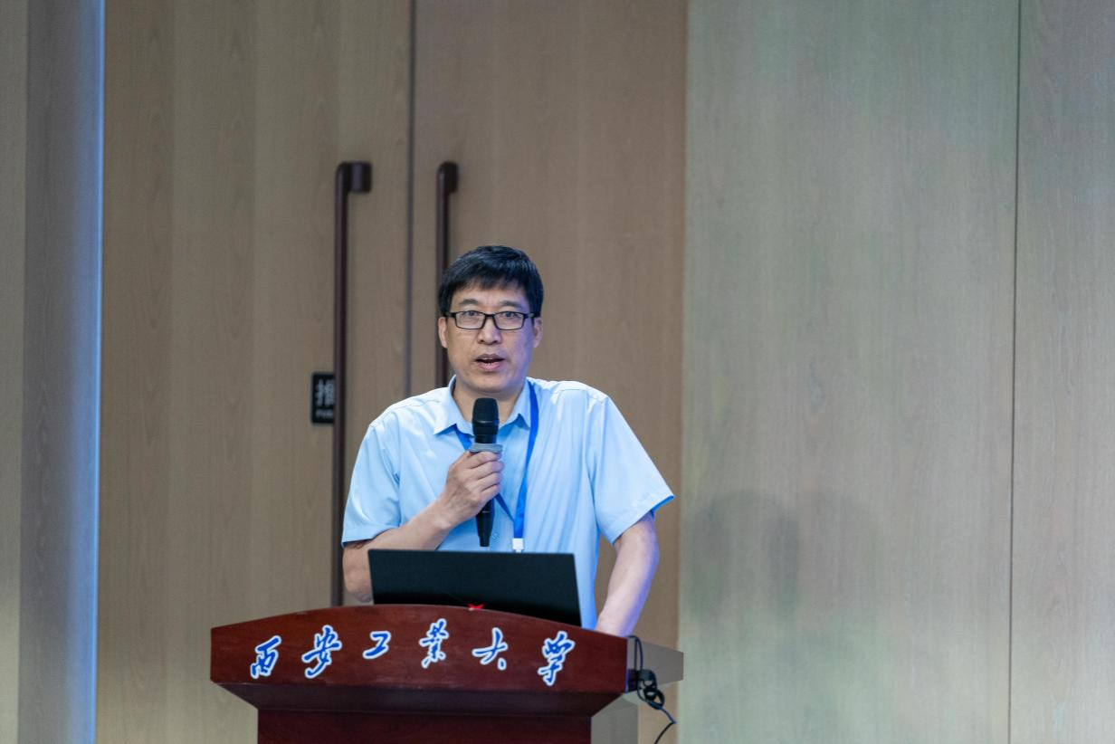 诸侯ok1133官网院长王洪喜教授主持开幕式图